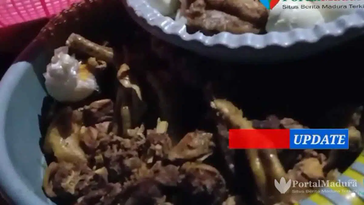 Warga Madura Usir Corona Pakai Ayam Jantan