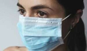 5 Cara Cerdas Pilih Masker agar Tak Timbul Jerawat
