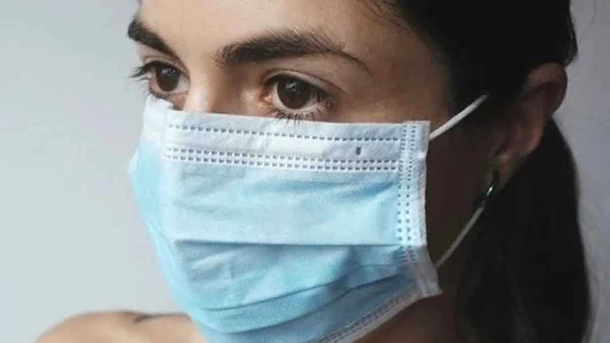5 Cara Cerdas Pilih Masker agar Tak Timbul Jerawat