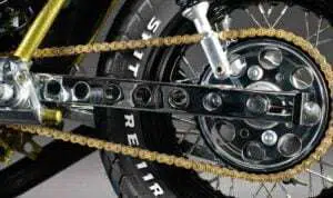 Ingin Rantai Motor Tahan Lama? Rawat dengan 3 Cara Ini