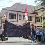 Aksi di PN Sumenep, Adili Pembunuh Anak Yatim