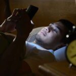 Anda Harus Tahu, Bahaya Membalas SMS di Tengah-tengah Waktu Tidur