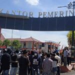 Demo Bupati, Mahasiswa Sumenep Desak Camat Batang-Batang Dicopot