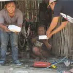 Distribusikan Ribuan Nasi Kotak, Relawan Puan Maharani Sisir Pantai Selatan Madura