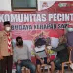 Giat Latihan, Pecinta Budaya Karapan Sapi Sampang Disuntik Vaksin Covid-19