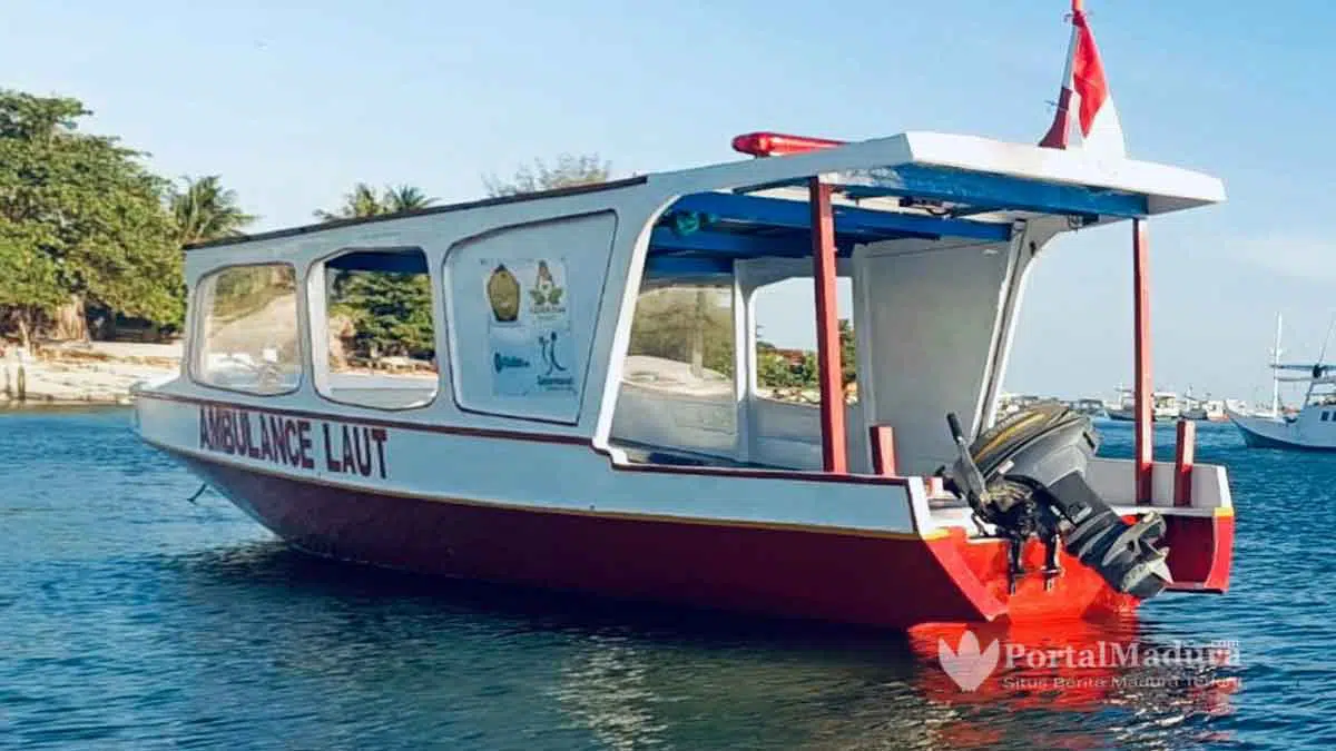 Gusdurian-Peduli-Nasional-Bagikan-Satu-Unit-Ambulans-Laut-Untuk-Warga-Sapeken