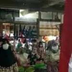 HUT ke-76 Kemerdekaan RI, Polisi & Pedagang Gelar Upacara di Pasar