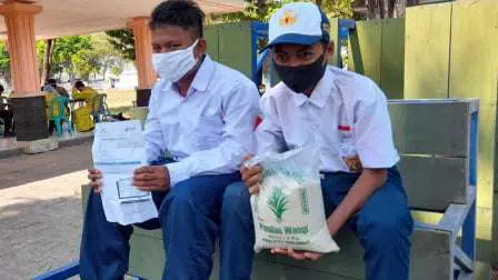 Pelajar SMP Ikut Suntik Vaksin Covid-19