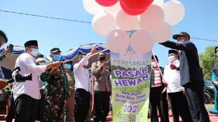 Wujud Inovasi Pemdes, Wakil Bupati Sampang Resmikan Pasar Hewan Batu Putih