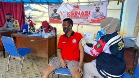 Vaksinasi Covid-19 Berlangsung di Pasar Anom Sumenep