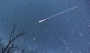 Heboh Cerita Kilatan Cahaya Melintas di Langit Juruan Laok Sumenep