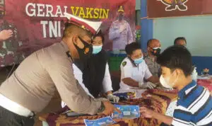 Anak Usia 15 Tahun Datangi Lokasi Vaksinasi Polres Sumenep