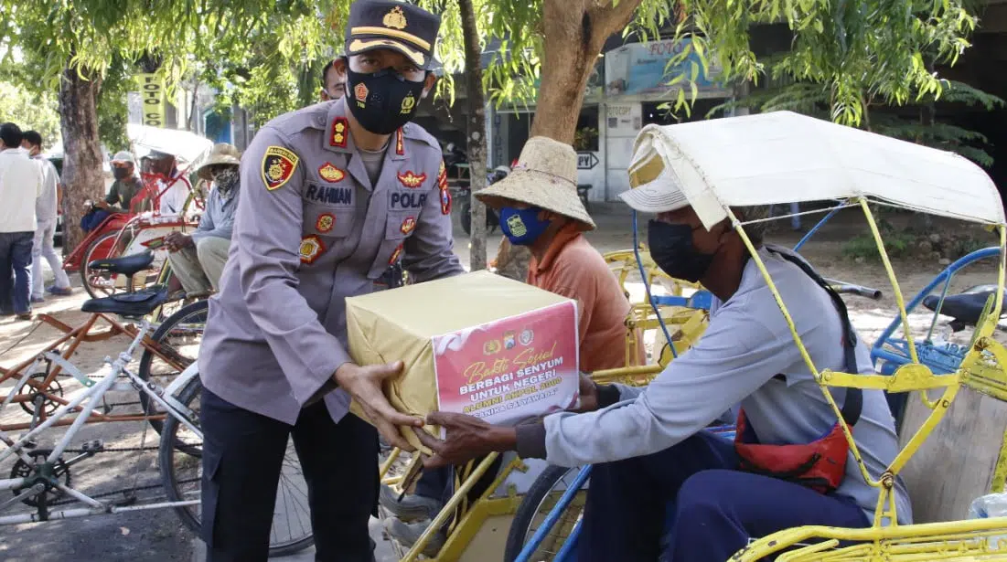 Alumni Akpol Angkatan 2000 Polres Sumenep Gelontorkan Seribu Paket Sembako