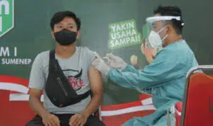 Pemain dan Official Club Madura FC Divaksin
