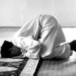 Kenapa Harus Perbanyak Sujud? Ini 7 Alasan Pentingnya
