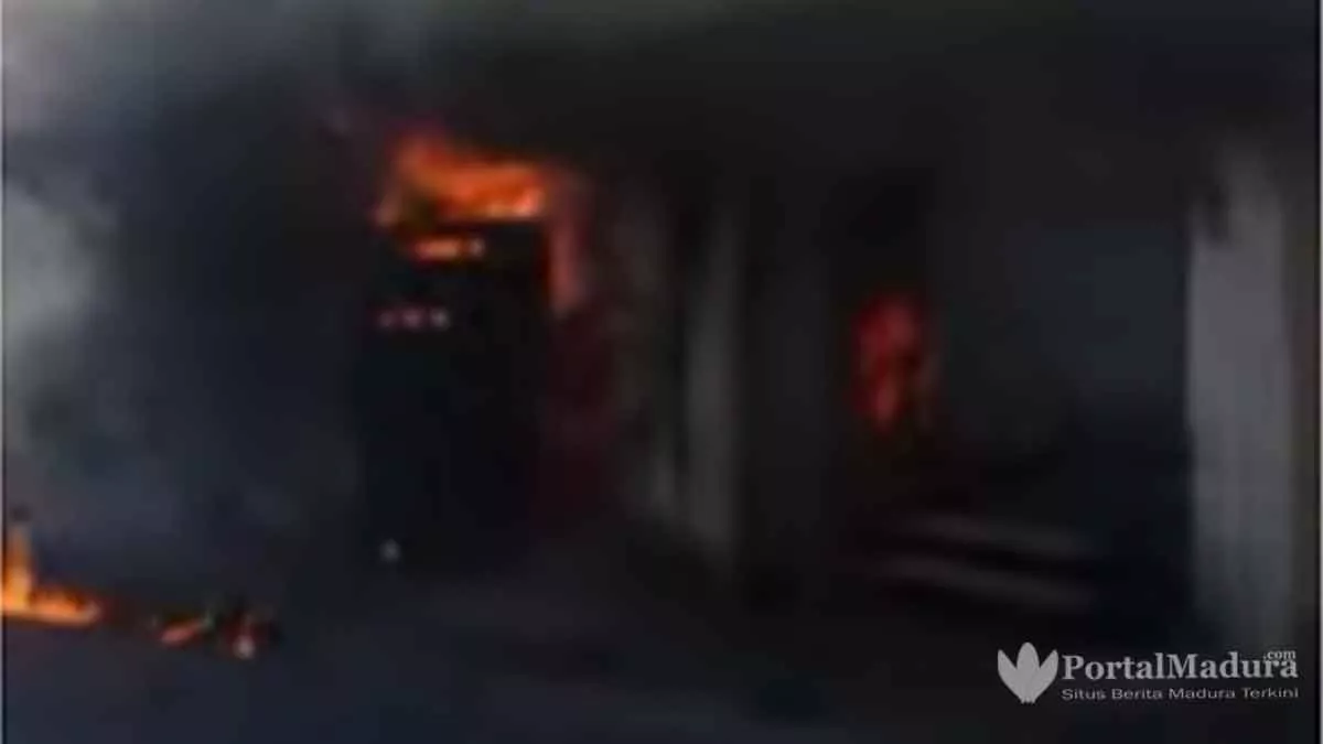 BreakingNews-Pom Mini Selatan Polsek Lenteng Ludes Terbakar