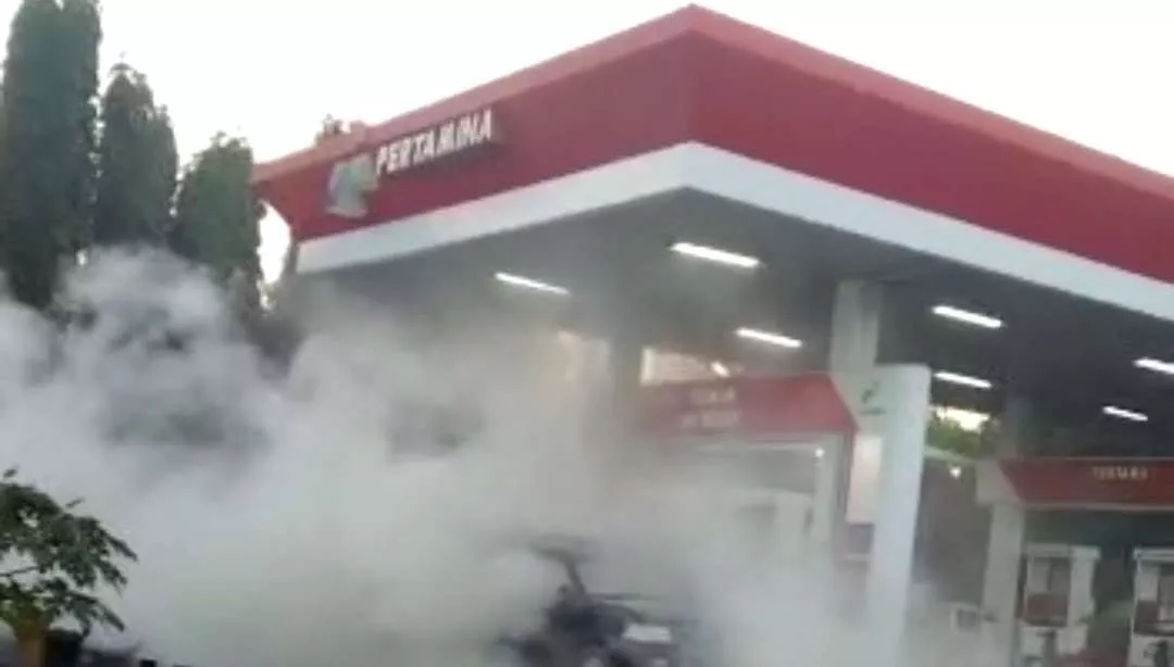 HP Meledak, SPBU Paberasan Diselimuti Asap Putih