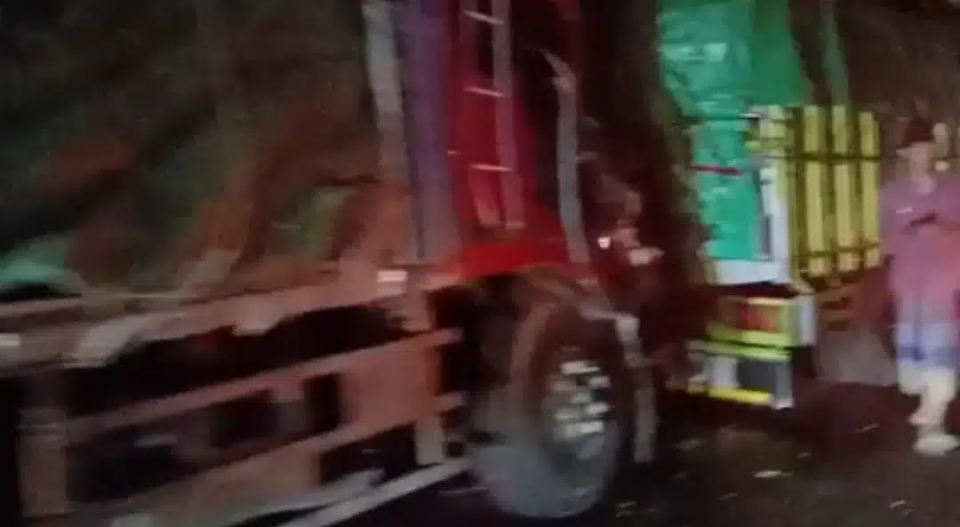 Dua Tewas, Kronologi Kecelakaan Beruntun Libatkan 6 Truk di Blega Bangkalan