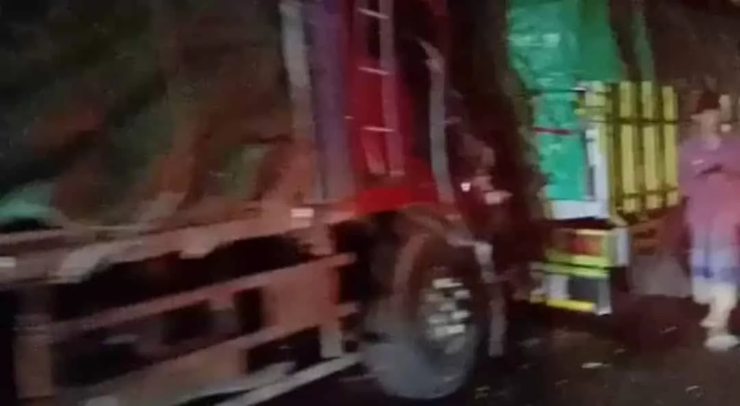 Dua Tewas, Kronologi Kecelakaan Beruntun Libatkan 6 Truk di Blega Bangkalan