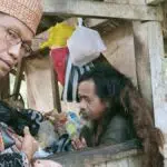 Tanpa Rumah, Mbah Ini 21 Tahun Hidup di Pinggir Jalan Sumenep, Waliyullah?
