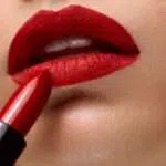 Ingin Pakai Lipstik Merah Tapi Tak Terlihat Menor? Lakukan 9 Cara Ini