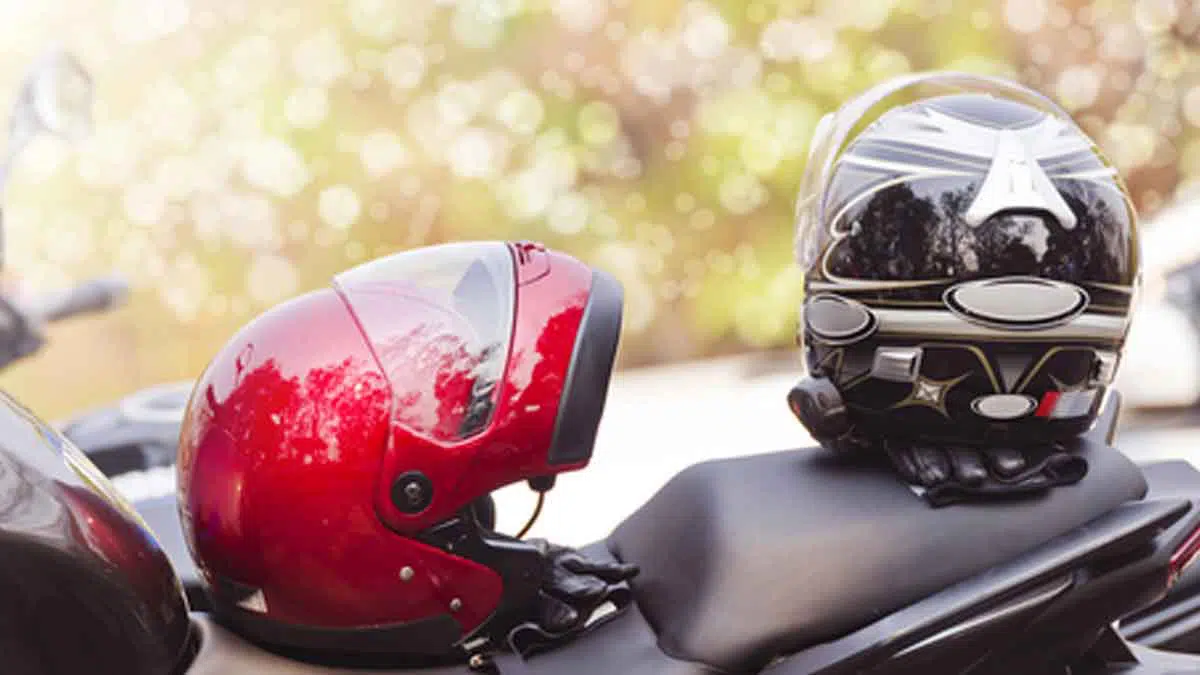 3-Cara-Sederhana-Ini-Bisa-Bikin-Helm-Anda-Tetap-Awet