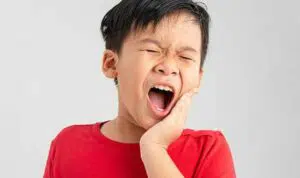 Atasi Sakit Gigi pada Anak dengan 4 Cara Berikut