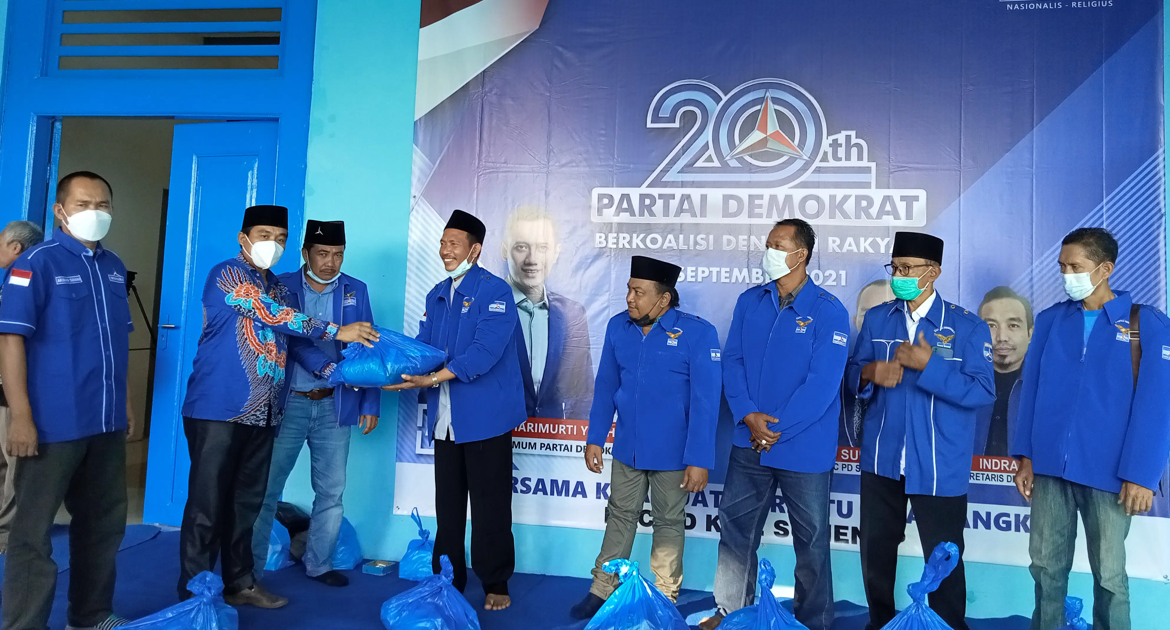 HUT ke-20, DPC Demokrat Sumenep Berbagi