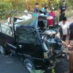 Diduga Sopir Ngantuk, Pikap Hantam Truk di Sampang