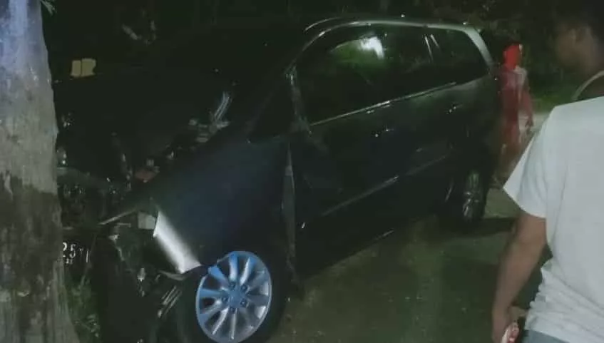 Innova Hantam Pohon Asam, Pengemudi Tewas di Sumenep