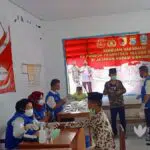 Ikhtiar Cegah Covid-19, Wali dan Santri di Sampang Ikut Suntik Vaksin