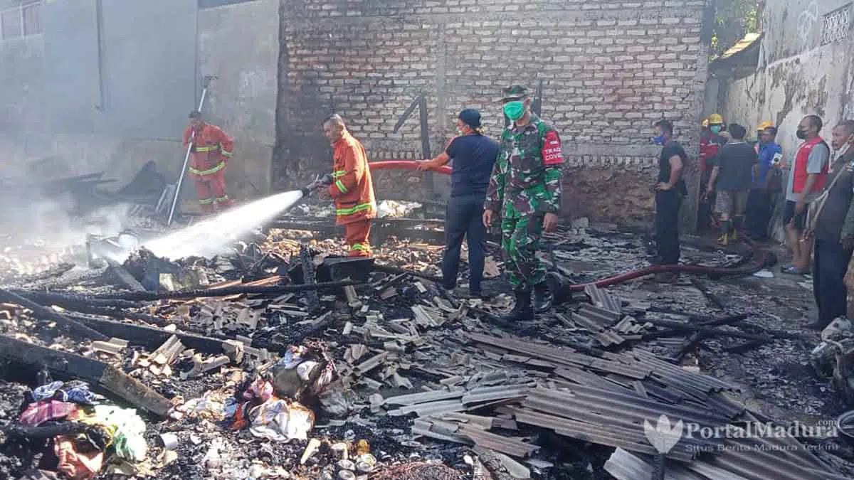 Kerugian Kebakaran Rumah di Jl KH Mansur Sumenep Capai Rp700 Juta