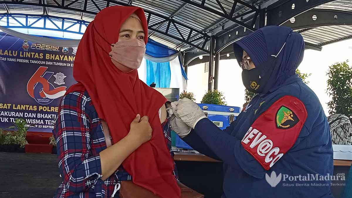 Hari Lalu Lintas Bhayangkara ke-66, Satlantas Polres Sumenep Berbagi