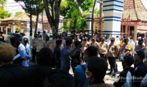 Tolak Pilkades 2025, Aktivis Mahasiswa Demo DPRD Sampang
