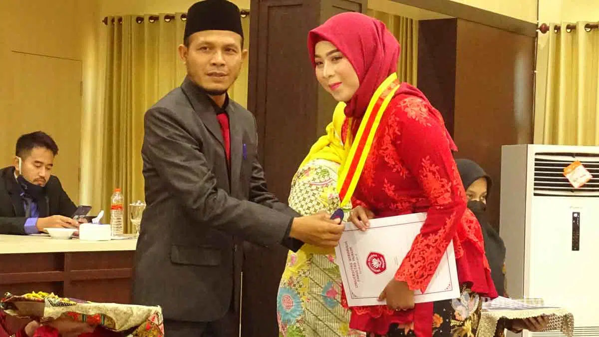 Yudisium Mahasiswa Fakultas Hukum Unija, Dekan Ingatkan Akhlak Di Atas Segalanya - Portalmadura.com Yudisium Mahasiswa Fakultas Hukum Unija, Dekan Ingatkan Akhlak di Atas Segalanya