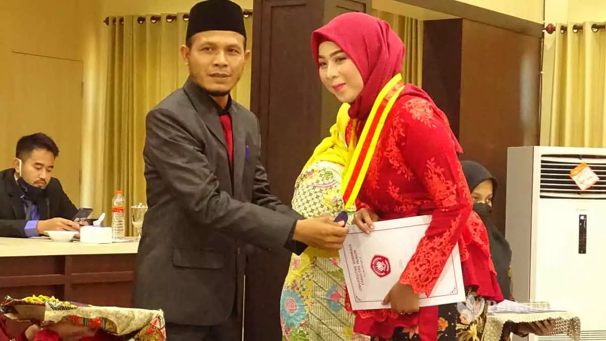 Yudisium Mahasiswa Fakultas Hukum Unija, Dekan Ingatkan Akhlak Di Atas Segalanya - Portalmadura.com Yudisium Mahasiswa Fakultas Hukum Unija, Dekan Ingatkan Akhlak di Atas Segalanya