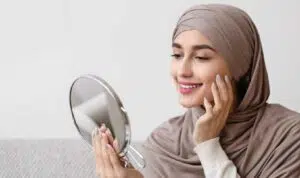 4 Adab Bercermin Dalam Islam