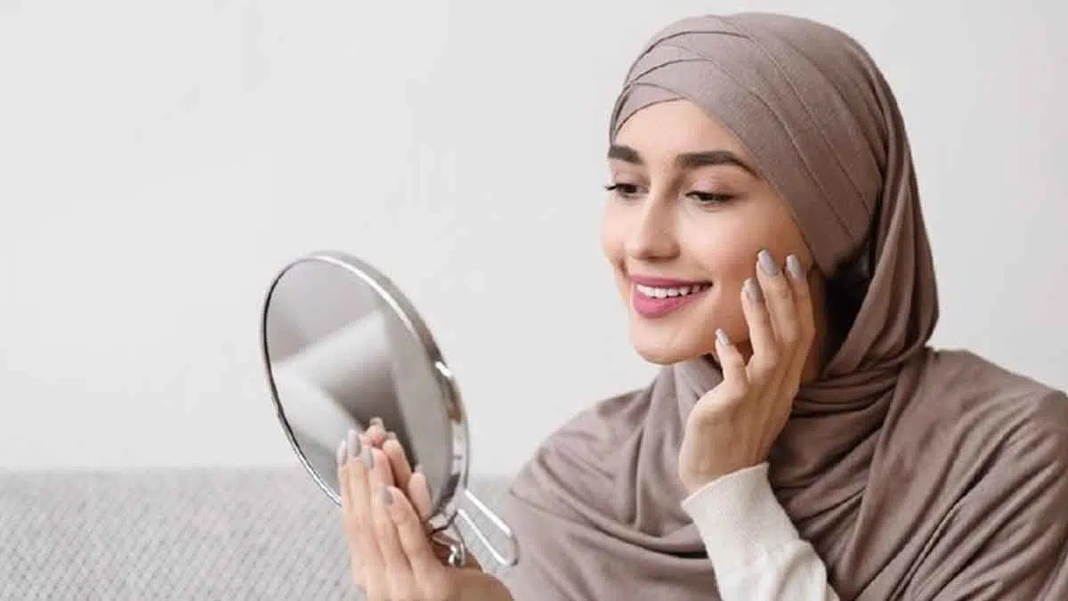 4 Adab Bercermin Dalam Islam
