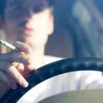 Merokok Dalam Mobil, Ini 4 Dampak Buruknya