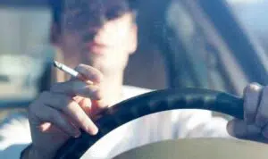 Merokok Dalam Mobil, Ini 4 Dampak Buruknya