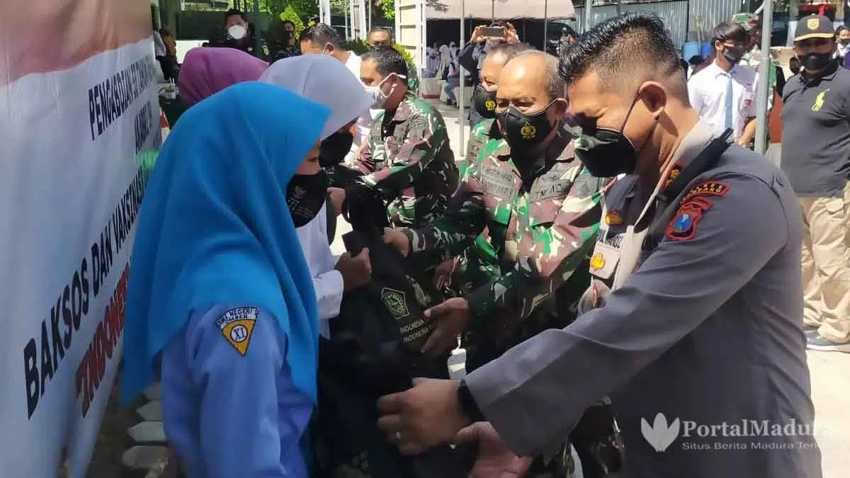 Bansos dan Vaksinasi Akabri 89 Berlangsung di Sampang