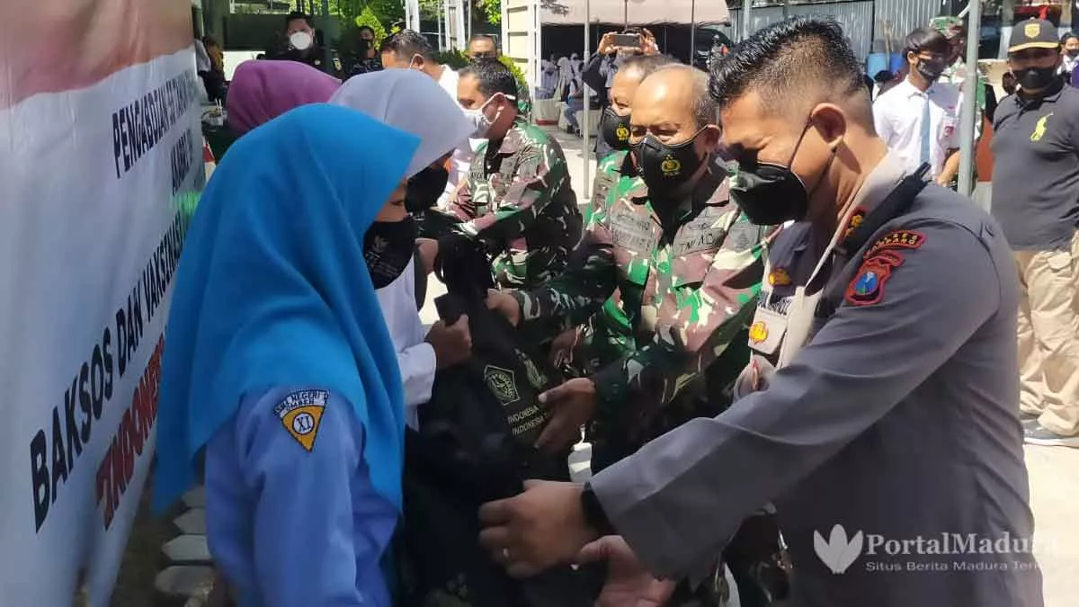 Bansos dan Vaksinasi Akabri 89 Berlangsung di Sampang