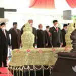 Hari Jadi ke-76 Jatim, Wagub Emil Dardak Ziarah ke Makam Mantan Gubenur di Sampang