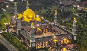 Masjid-Termegah-di-Indonesia-yang-Menakjubkan