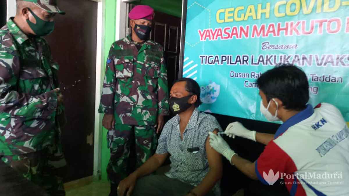 Pengikut Yayasan Mahkuto Romo Camplong Ikut Suntik Vaksin