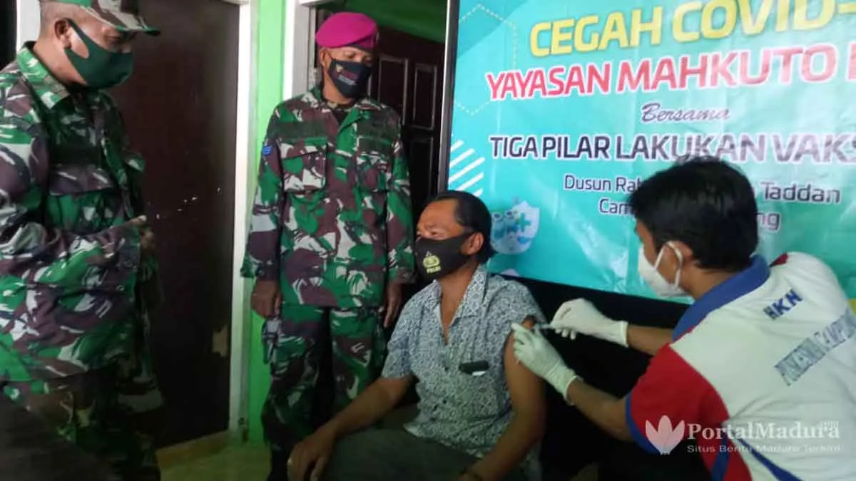 Pengikut Yayasan Mahkuto Romo Camplong Ikut Suntik Vaksin
