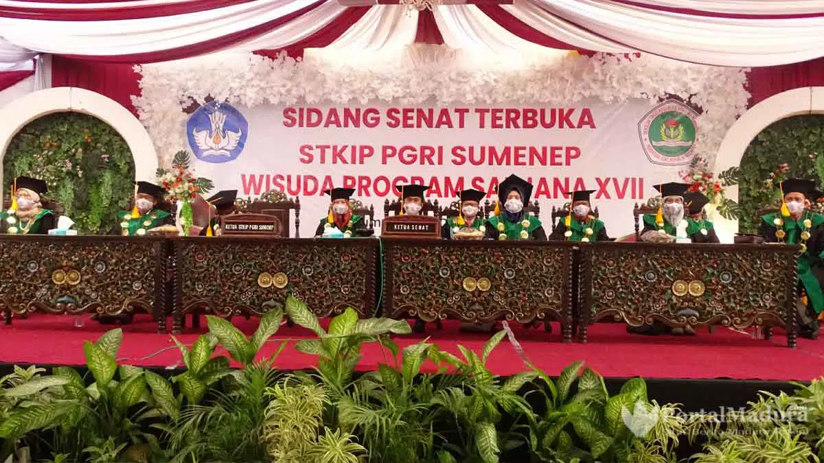 Stkip Pgri Sumenep Sukses Gelar Wisuda Program Sarjana Xvii - Portalmadura.com STKIP PGRI Sumenep Sukses Gelar Wisuda Program Sarjana XVII