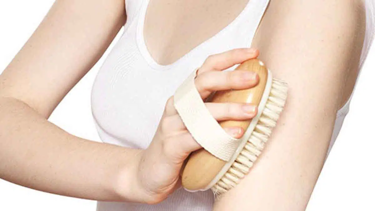 Ladies, Rasakan 5 Manfaat Dry Brushing dalam Perawatan Kulit