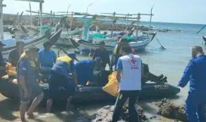 Kapal Karam dan Dua Kerangka Jenazah Berhasil Dievakuasi Tim Sar Polda Jatim