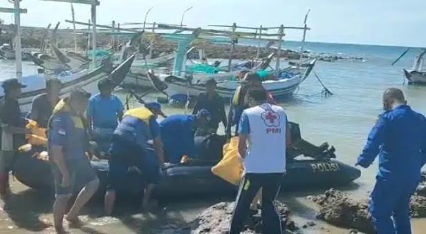 Kapal Karam dan Dua Kerangka Jenazah Berhasil Dievakuasi Tim Sar Polda Jatim